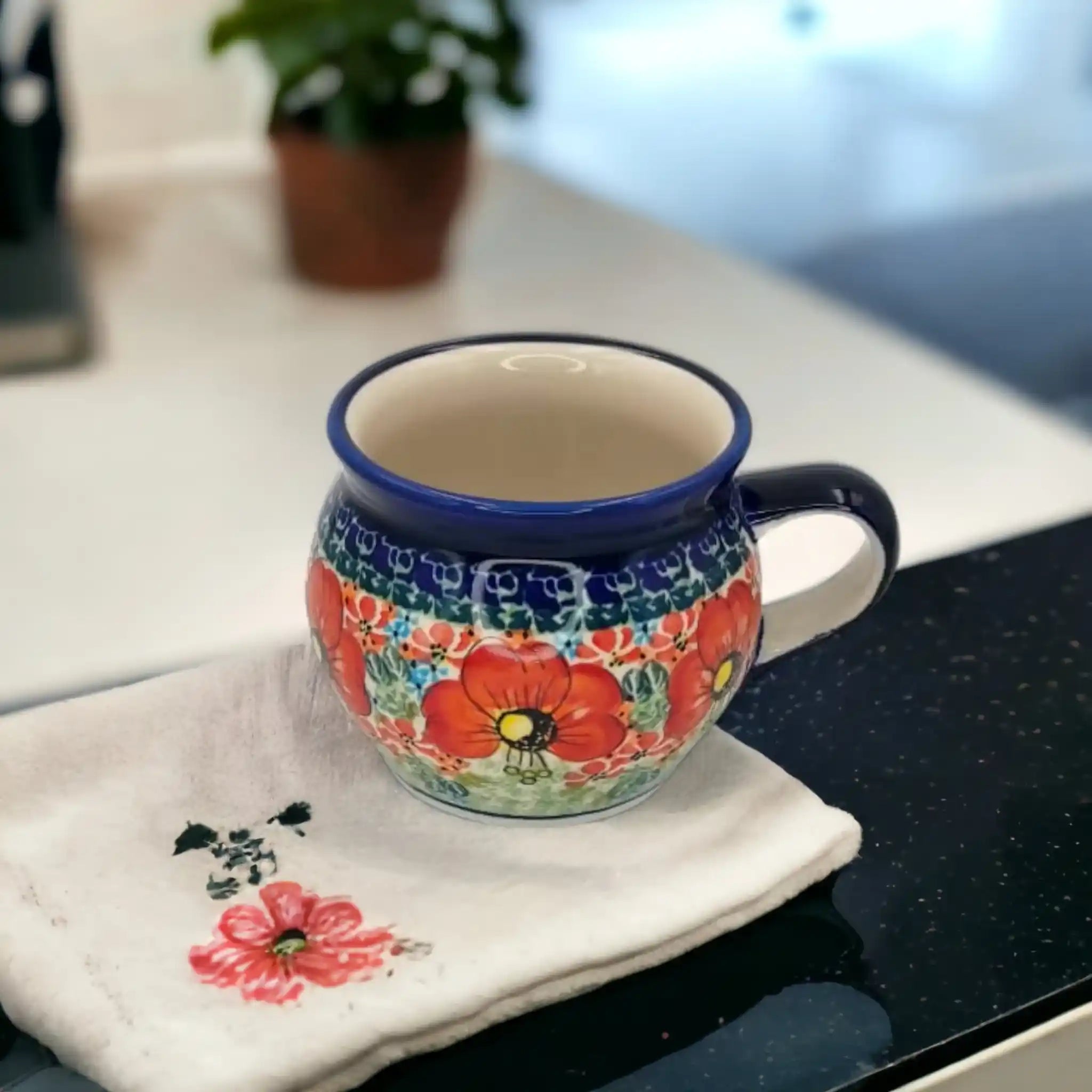 Polish-pottery-barrel-mug-Red-Stamens_4